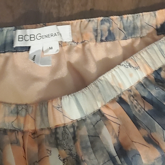 BCBG pleated mini skirt - Picture 3 of 5